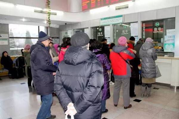 首都空军总医院票贩子代挂电话，跑腿找我们