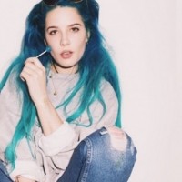 哈尔西(Halsey)——欧美在20世纪10年代拥有排行榜第一名的音乐艺术家，他们不在本世纪前50位最伟大的艺术家之列