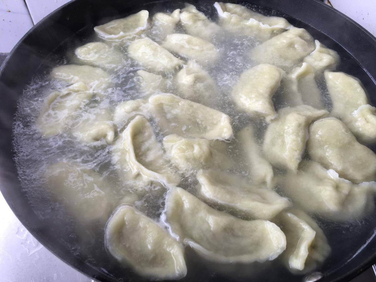 芹菜猪肉饺子馅的做法（芹菜猪肉饺子调馅小妙招）