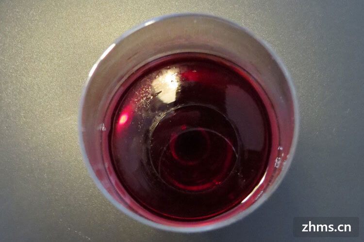葡萄酒和干红的功效区别(葡萄酒和干红的区别)